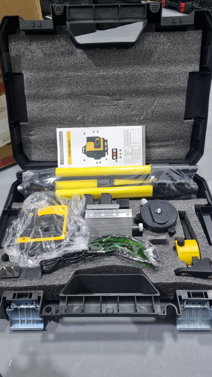 Vista 3 de NIVEL LASER 16 LINEAS DEWALT MALETIN